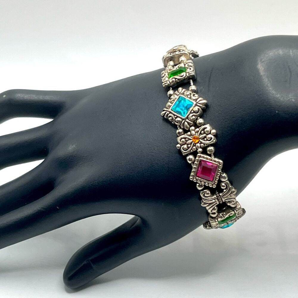 Multicolored glass beaded bracelet with magnetic clasp